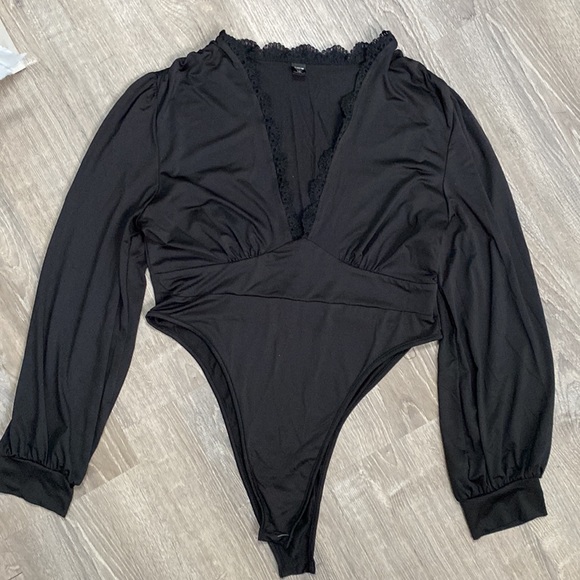 Black Bodysuit with Ruffle Neckline Size 1XL - Picture 4 of 7
